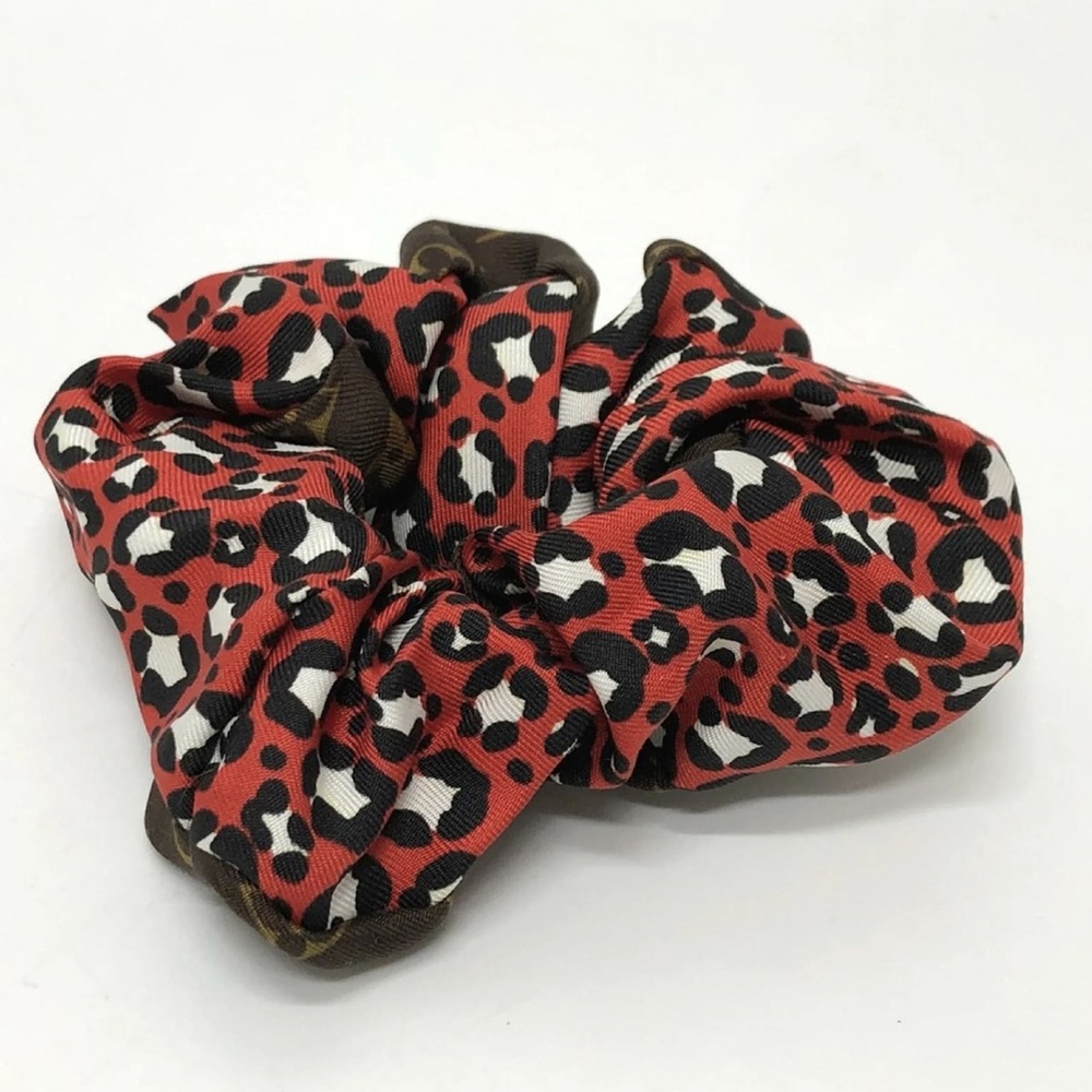 Louis Vuitton Be Mindful ChouChou Scrunchie - Picture 3 of 9